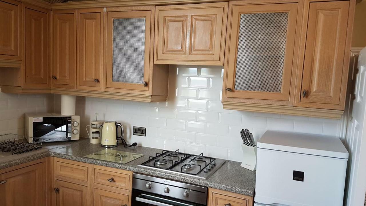 Carnegie Library: Austen Apartment 2 Bedroom Mexborough Bagian luar foto